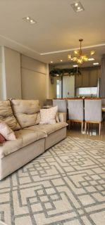 APARTAMENTO COM 03 SUÍTES TOTALMENTE MOBILIADO À VENDA NA MEIA PRAIA