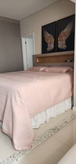 APARTAMENTO COM 03 SUÍTES TOTALMENTE MOBILIADO À VENDA NA MEIA PRAIA