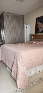 APARTAMENTO COM 03 SUÍTES TOTALMENTE MOBILIADO À VENDA NA MEIA PRAIA