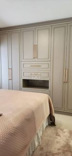 APARTAMENTO COM 03 SUÍTES TOTALMENTE MOBILIADO À VENDA NA MEIA PRAIA