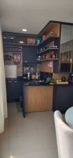 APARTAMENTO COM 03 SUÍTES TOTALMENTE MOBILIADO À VENDA NA MEIA PRAIA