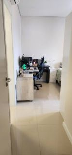 APARTAMENTO COM 03 SUÍTES TOTALMENTE MOBILIADO À VENDA NA MEIA PRAIA