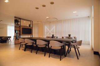 APARTAMENTO COM 04 SUÍTES À VENDA NO CORAÇÃO DA MEIA PRAIA