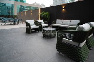 APARTAMENTO COM 04 SUÍTES À VENDA NO CORAÇÃO DA MEIA PRAIA