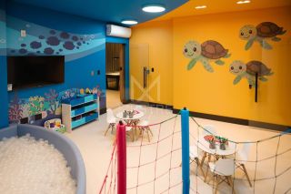 APARTAMENTO COM 04 SUÍTES À VENDA NO CORAÇÃO DA MEIA PRAIA