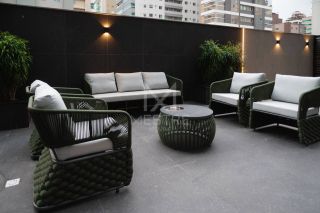 APARTAMENTO COM 04 SUÍTES À VENDA NO CORAÇÃO DA MEIA PRAIA