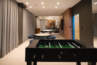 APARTAMENTO COM 04 SUÍTES À VENDA NO CORAÇÃO DA MEIA PRAIA