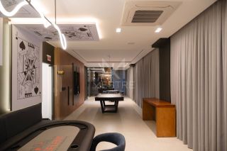 APARTAMENTO COM 04 SUÍTES À VENDA NO CORAÇÃO DA MEIA PRAIA