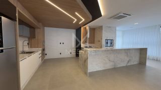 APARTAMENTO COM 04 SUÍTES À VENDA NO CORAÇÃO DA MEIA PRAIA