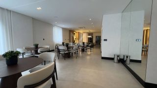 APARTAMENTO COM 04 SUÍTES À VENDA NO CORAÇÃO DA MEIA PRAIA