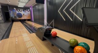 APARTAMENTO COM 04 SUÍTES À VENDA NO CORAÇÃO DA MEIA PRAIA