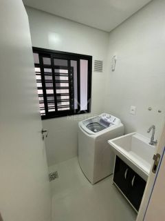APARTAMENTO COM VISTA MAR E 03 SUÍTES À VENDA NA MEIA PRAIA