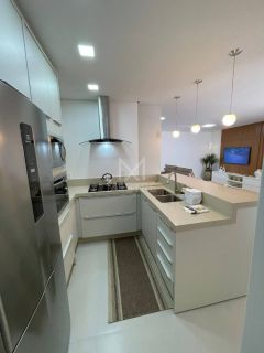 APARTAMENTO COM VISTA MAR E 03 SUÍTES À VENDA NA MEIA PRAIA