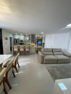 APARTAMENTO COM VISTA MAR E 03 SUÍTES À VENDA NA MEIA PRAIA