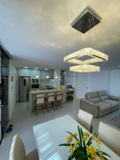 APARTAMENTO COM VISTA MAR E 03 SUÍTES À VENDA NA MEIA PRAIA