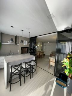 APARTAMENTO COM VISTA MAR E 03 SUÍTES À VENDA NA MEIA PRAIA