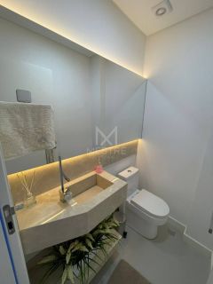 APARTAMENTO COM VISTA MAR E 03 SUÍTES À VENDA NA MEIA PRAIA