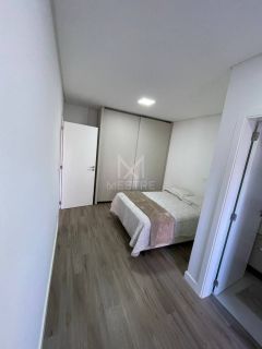 APARTAMENTO COM VISTA MAR E 03 SUÍTES À VENDA NA MEIA PRAIA