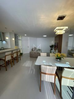 APARTAMENTO COM VISTA MAR E 03 SUÍTES À VENDA NA MEIA PRAIA