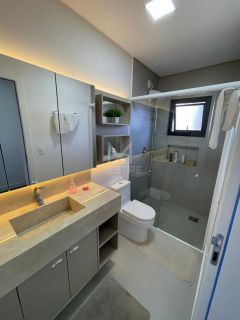 APARTAMENTO COM VISTA MAR E 03 SUÍTES À VENDA NA MEIA PRAIA