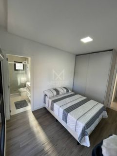APARTAMENTO COM VISTA MAR E 03 SUÍTES À VENDA NA MEIA PRAIA