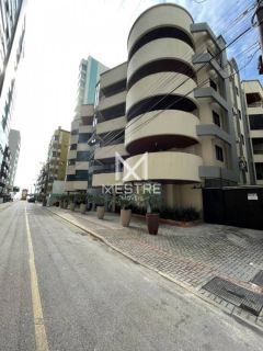 APARTAMENTO QUADRA MAR MOBILIADO COM 02 DORMITÓRIOS À VENDA NA MEIA PRAIA