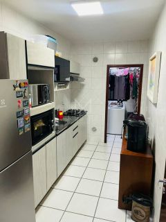 APARTAMENTO QUADRA MAR MOBILIADO COM 02 DORMITÓRIOS À VENDA NA MEIA PRAIA