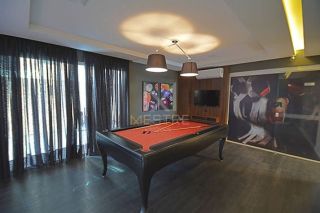 APARTAMENTO À VENDA COM 03 SUÍTES NA MEIA PRAIA