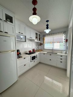 APARTAMENTO À VENDA COM 03 SUÍTES NA MEIA PRAIA