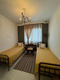 APARTAMENTO À VENDA COM 03 SUÍTES NA MEIA PRAIA