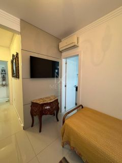 APARTAMENTO À VENDA COM 03 SUÍTES NA MEIA PRAIA