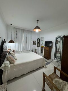 APARTAMENTO À VENDA COM 03 SUÍTES NA MEIA PRAIA