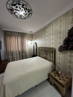 APARTAMENTO À VENDA COM 03 SUÍTES NA MEIA PRAIA