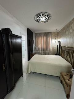 APARTAMENTO À VENDA COM 03 SUÍTES NA MEIA PRAIA