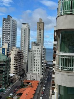 APARTAMENTO À VENDA COM 03 SUÍTES NA MEIA PRAIA