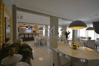 APARTAMENTO À VENDA COM 03 SUÍTES NA MEIA PRAIA