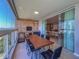 APARTAMENTO QUADRA MAR COM 03 SUÍTES TOTALMENTE MOBILIADO À VENDA NA MEIA PRAIA