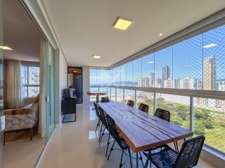 APARTAMENTO QUADRA MAR COM 03 SUÍTES TOTALMENTE MOBILIADO À VENDA NA MEIA PRAIA