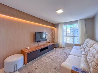 APARTAMENTO QUADRA MAR COM 03 SUÍTES TOTALMENTE MOBILIADO À VENDA NA MEIA PRAIA