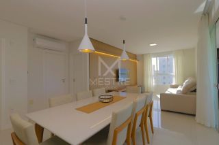 APARTAMENTO QUADRA MAR COM 03 SUÍTES TOTALMENTE MOBILIADO À VENDA NA MEIA PRAIA