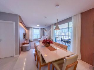 APARTAMENTO QUADRA MAR COM 03 SUÍTES TOTALMENTE MOBILIADO À VENDA NA MEIA PRAIA