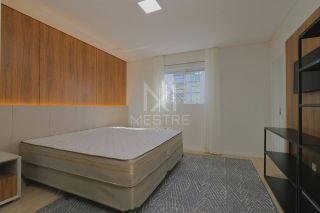 APARTAMENTO QUADRA MAR COM 03 SUÍTES TOTALMENTE MOBILIADO À VENDA NA MEIA PRAIA