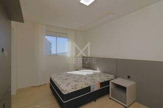 APARTAMENTO QUADRA MAR COM 03 SUÍTES TOTALMENTE MOBILIADO À VENDA NA MEIA PRAIA