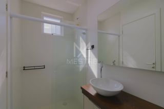 APARTAMENTO QUADRA MAR COM 03 SUÍTES TOTALMENTE MOBILIADO À VENDA NA MEIA PRAIA