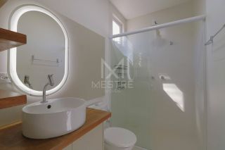 APARTAMENTO QUADRA MAR COM 03 SUÍTES TOTALMENTE MOBILIADO À VENDA NA MEIA PRAIA