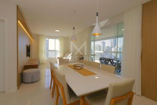 APARTAMENTO QUADRA MAR COM 03 SUÍTES TOTALMENTE MOBILIADO À VENDA NA MEIA PRAIA