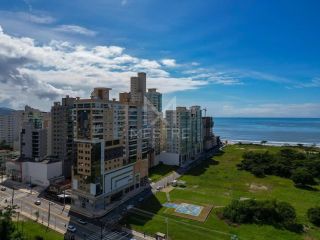 APARTAMENTO QUADRA MAR COM 03 SUÍTES TOTALMENTE MOBILIADO À VENDA NA MEIA PRAIA