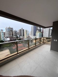 APARTAMENTO SEMI MOBILIADO 3 SUÍTES EM PRÉDIO NOVO NA MEIA PRAIA