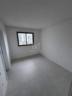 APARTAMENTO SEMI MOBILIADO 3 SUÍTES EM PRÉDIO NOVO NA MEIA PRAIA