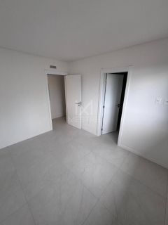APARTAMENTO SEMI MOBILIADO 3 SUÍTES EM PRÉDIO NOVO NA MEIA PRAIA